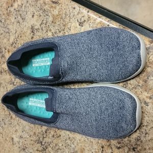 Skechers slip on shoes